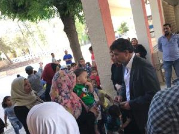 السفير عبد الهادي يزور مركز ايواء للاجئين الفلسطينيين باليرموك