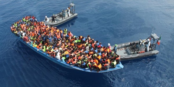 سفينة ايرلندية تنقذ 712 شخصا قرب ليبيا