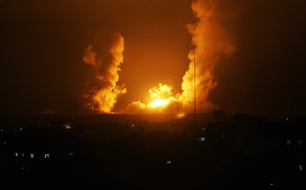 الاحتلال يقصف عدة مواقع في قطاع غزة