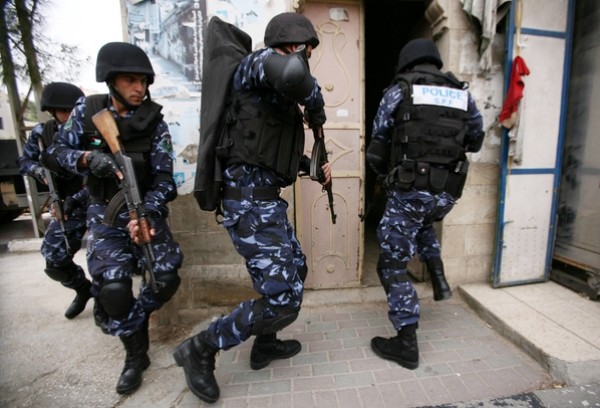 الشرطة الفلسطينية تسيطر على شجار نتج عنه 5 إصابات بنابلس