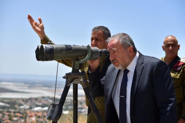 ليبرمان يهدد لبنان وسوريا.. لا تختبروا الجيش الإسرائيلي