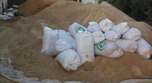 ضبط 35 طن علف مهربة وغير صالحة للاستهلاك في جنين