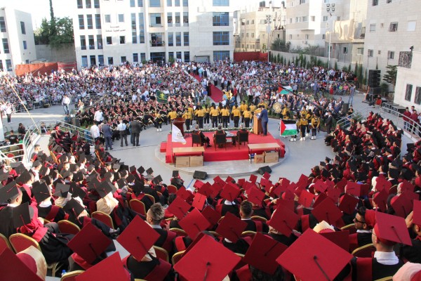 كلية فلسطين الأهلية الجامعية تحتفل بتخريج الفوج السابع من طلبتها