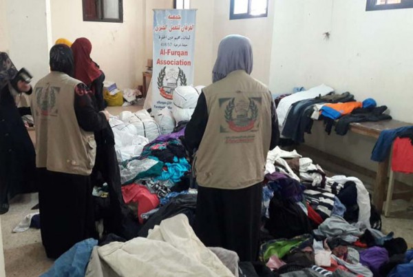 جمعية الفرقان بعين الحلوة توزع الملابس على الحالات الإجتماعية