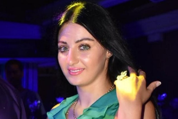 صدمة استفزت المشاعر:"وصلة رقص"لصافيناز على شاشة بين مئذنة وقبة مسجد