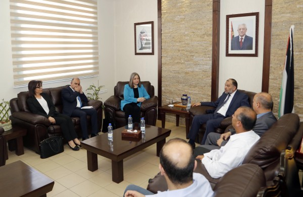 معايعة وأبو سنينة يناقشان تبعات ادراج الخليل على لائحة التراث
