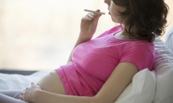 ما هي تأثيرات التدخين على المرأة الحامل؟
