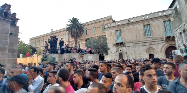 النائبان عودة وتوما يشاركان أهالي القدس الاحتجاج في المسجد الأقصى