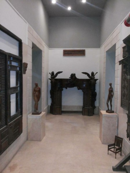 وكيل فنون تطبيقية يؤسس متحف يضم 680قطعة أثرية بجامعة حلوان