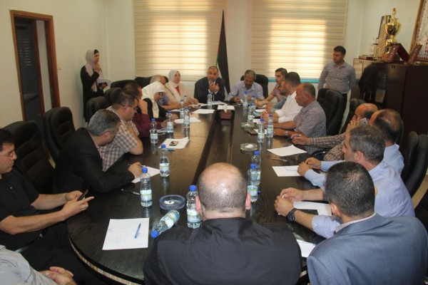 رئيس بلدية الخليل يَجتمع مع نقابة العاملين فيها