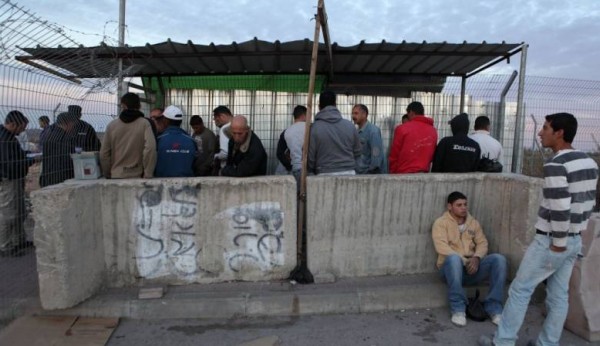 هآرتس: المقاولون الإسرائيليون يبيعون العمال الفلسطينيين بشكل بشع