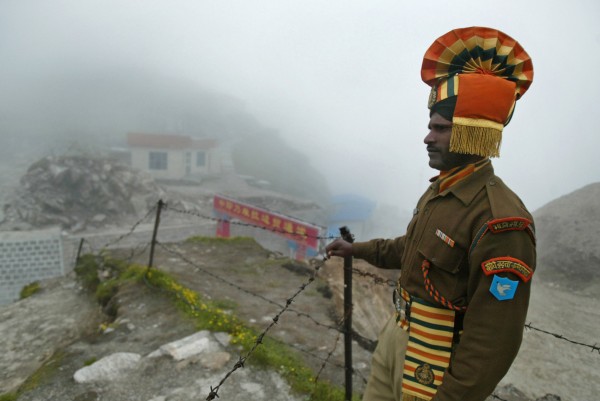 الصين تطالب الهند بسحب جنودها من الجزء الصيني للشريط الحدودي
