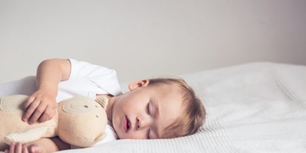 كيف تعلمي طفلك على النوم لوحده ؟