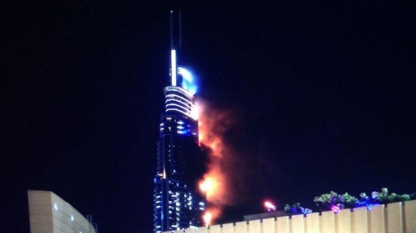 شاهد.. حريق ضخم بأحد أطول أبراج دبي