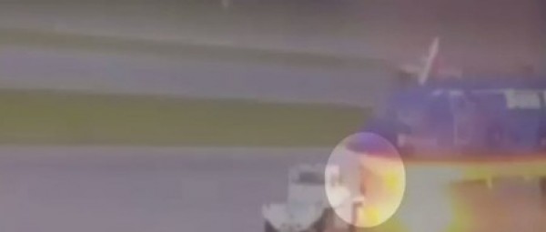 صاعقة تضرب موظفا في مطار أمريكي...ماذا حصل؟