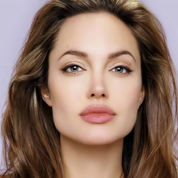 هل تراجعت أنجلينا جولي عن طلاقها من براد بيت ؟