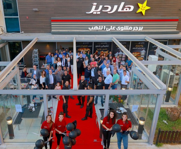 هارديز تفتتح مطعمها الأول في فلسطين