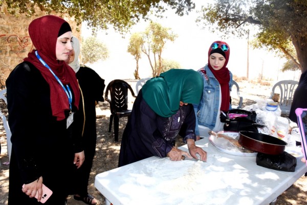محافظة سلفيت ووكالة الغوث تنظمان يوم ترفيهي للمسنات