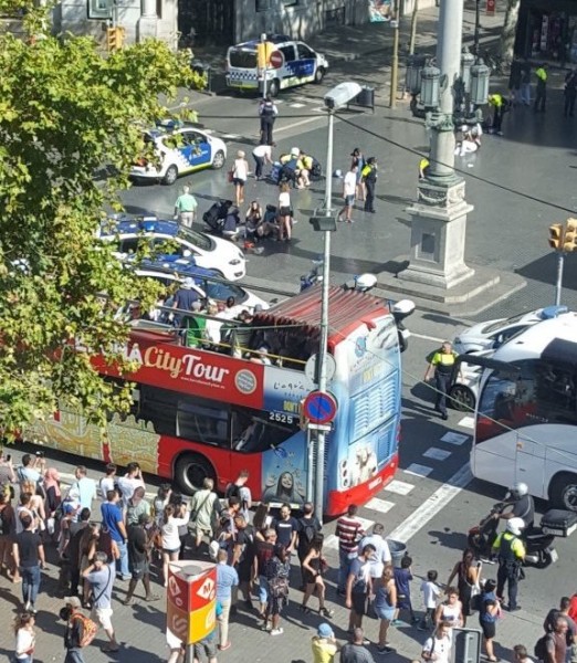 13 قتيلاً في هجوم بوسط برشلونة.. (فيديو وصور)