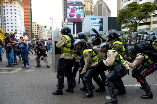 أعمال عنف داخل مركز للاعتقال بفنزويلا تودي بحياة 37 شخصا