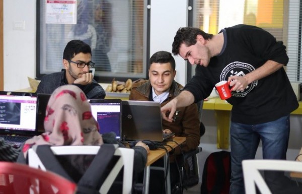 بنك فلسطين يقدم دعمه لأكاديمية البرمجة بقطاع غزة ضمن الشراكة معGaza Sky Geeks