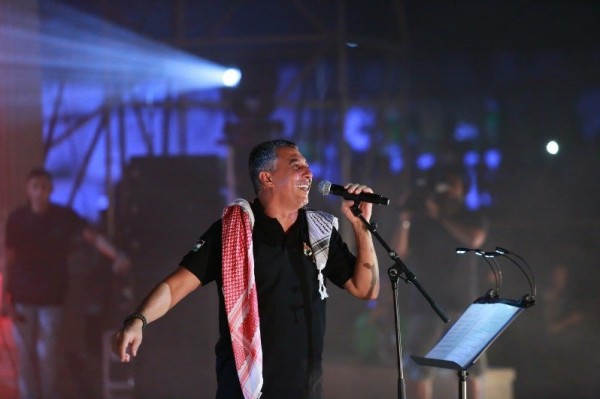 عمر العبداللات يشعل أجواء مسرح مدينة روابي في فلسطين
