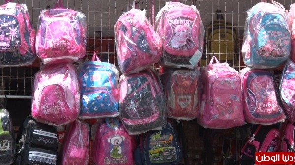 فيديو: موسم المدارس ينعش مصانع الحقائب المدرسية في غزة