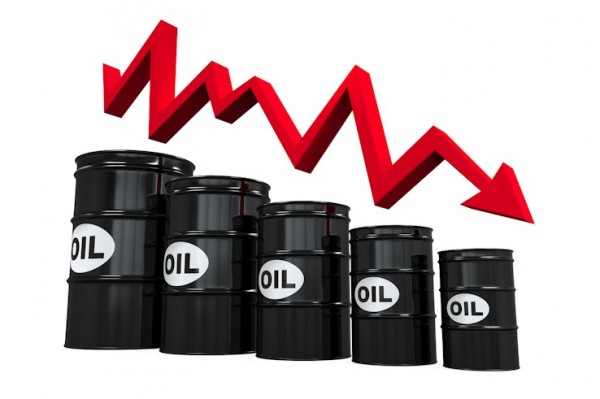 أسعار النفط تتراجع بسبب مخاوف من زيادة الإمدادات بعد تحسن إنتاج ليبيا
