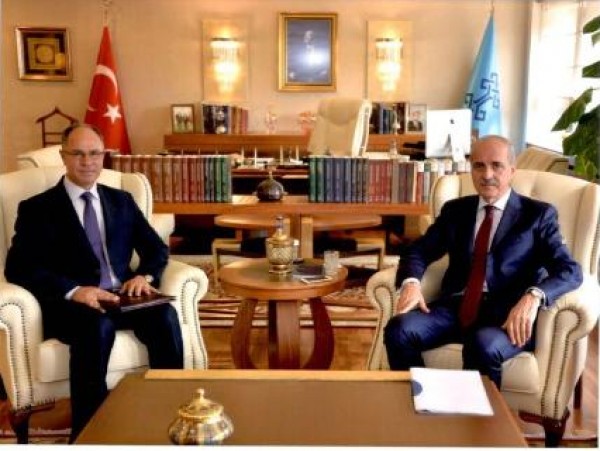 السفير مصطفى يجتمع بوزير الثقافة والسياحة التركي