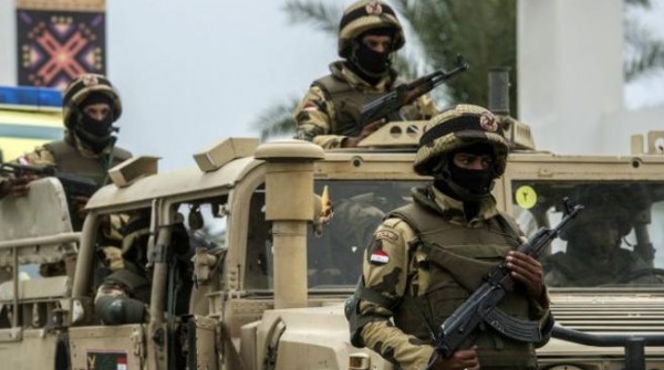 الجيش المصري يقتل 8 مسلحين في سيناء