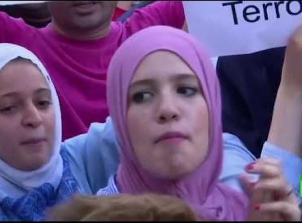 مسلمو برشلونة يتظاهرون ضد الإرهاب