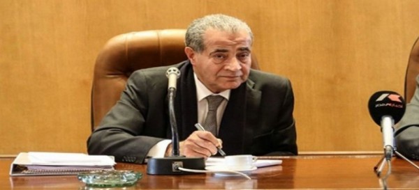 فيديو- بسبب عطل بالمايكروفون.. وزير مصري يطرد موظفاً على الهواء