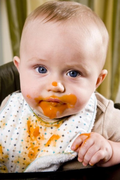 فيديو: متى تطعمين طفلك وجبات صلبة
