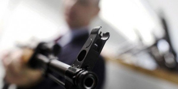 امرأة تسطو على محل تجاري وتسرق مشاريب باهظة