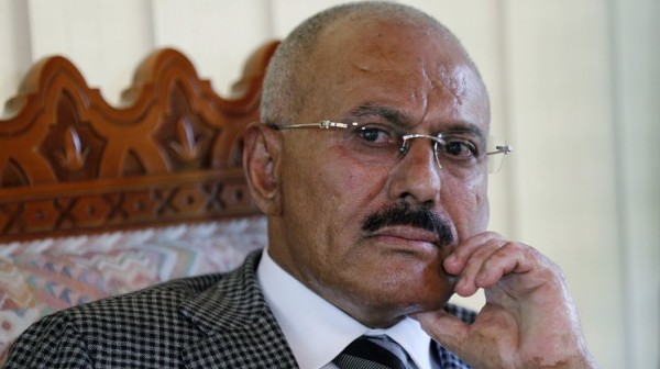 ما هي حقيقة وضع علي عبد الله صالح رهن الإقامة الجبرية؟