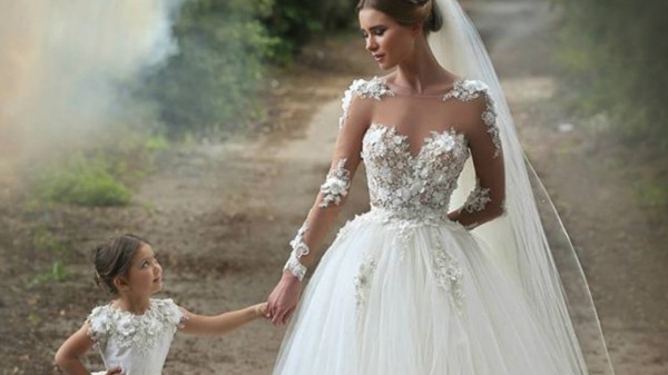كيف تزيلين البقع المفاجئة على فستان زفافك؟