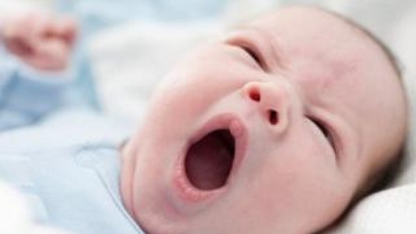 ماذا يحدث لدماغ الجنين عندما يتثاوب في بطن امه ؟