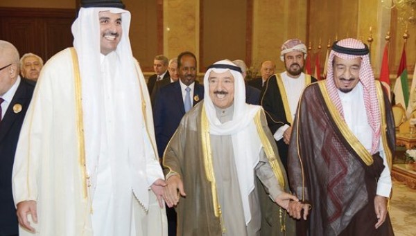 أمير الكويت: قطر مستعدة لتلبية مطالب دول الخليج