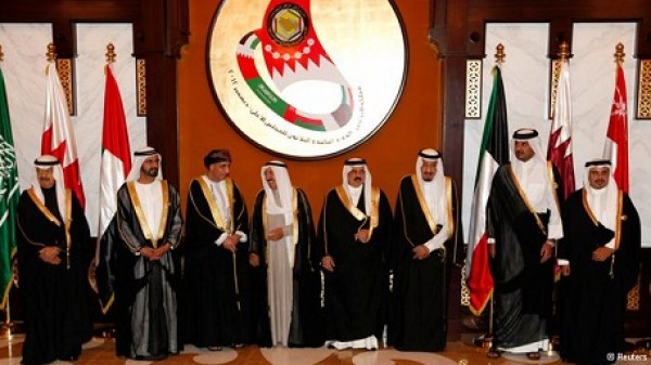 وزير إماراتي: قطر تدق إسفيناً بين السعودية والإمارات