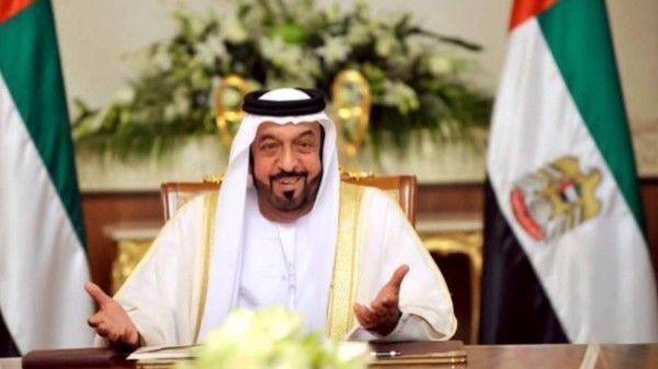 الشيخ خليفة يعود إلى الإمارات بعد غياب لأكثر من شهرين