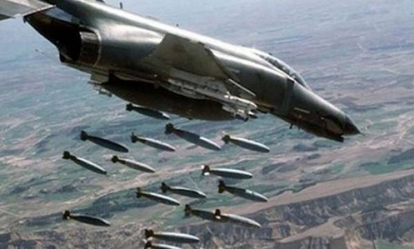 مصرع 28 سورياً في قصف لطائرات روسية وأمريكية بدير الزور