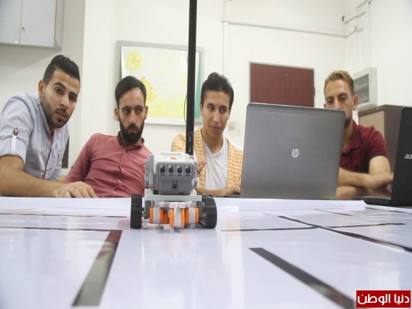 فيديو: غزة..مجموعة من الطلبة يخترعون "روبوت" قادر على تنفيذ المهام