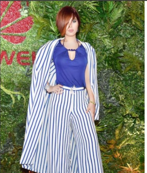 شمس تصدم جمهورها بملابسها الجريئة لأول مرة