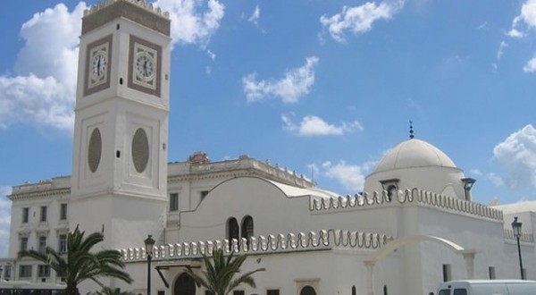 السلطات الجزائرية تضع ضوابط للأذان