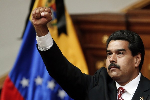 الرئيس الفنزويلي: قررنا الاستعاضة عن الدولار بعملة جديدة