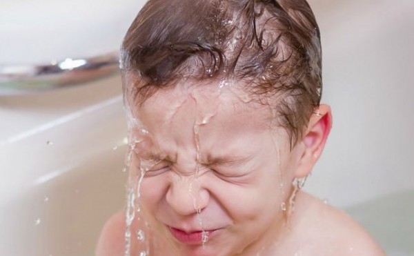 لماذا يكره طفلك الاستحمام؟