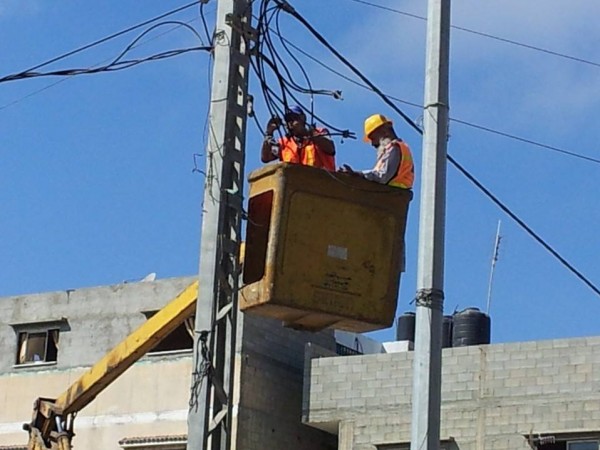 دائرة الكهرباء ببلدية غزة تنفذ أعمال صيانة للإنارة بـ(9) شوارع