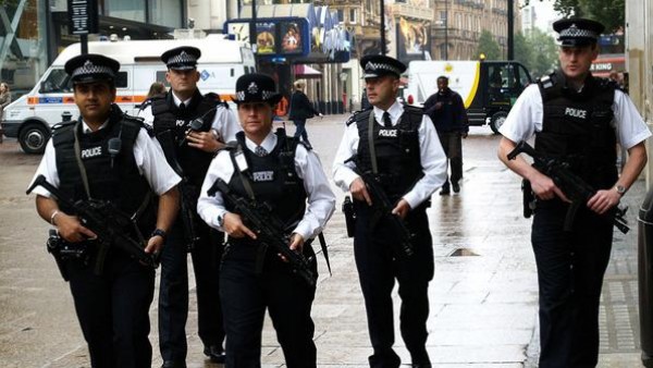 الشرطة البريطانية ترفع الطوق الأمني عن مناطق في لندن