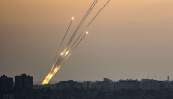 الإعلام العبري يزعم: حماس أطلقت 3 صواريخ تجريبية تجاه البحر