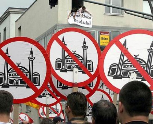 استطلاع رأي أوروبي: معاناة المسلمين من التمييز في أوروبا تتفاقم